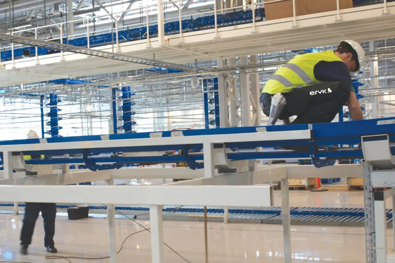 تركيب وتشغيل خطوط الإنتاج